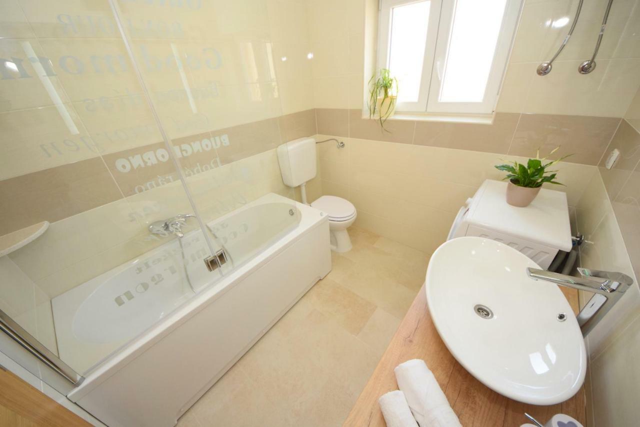 Luxury Penthouse With Jacuzzi In 오레비츠 외부 사진