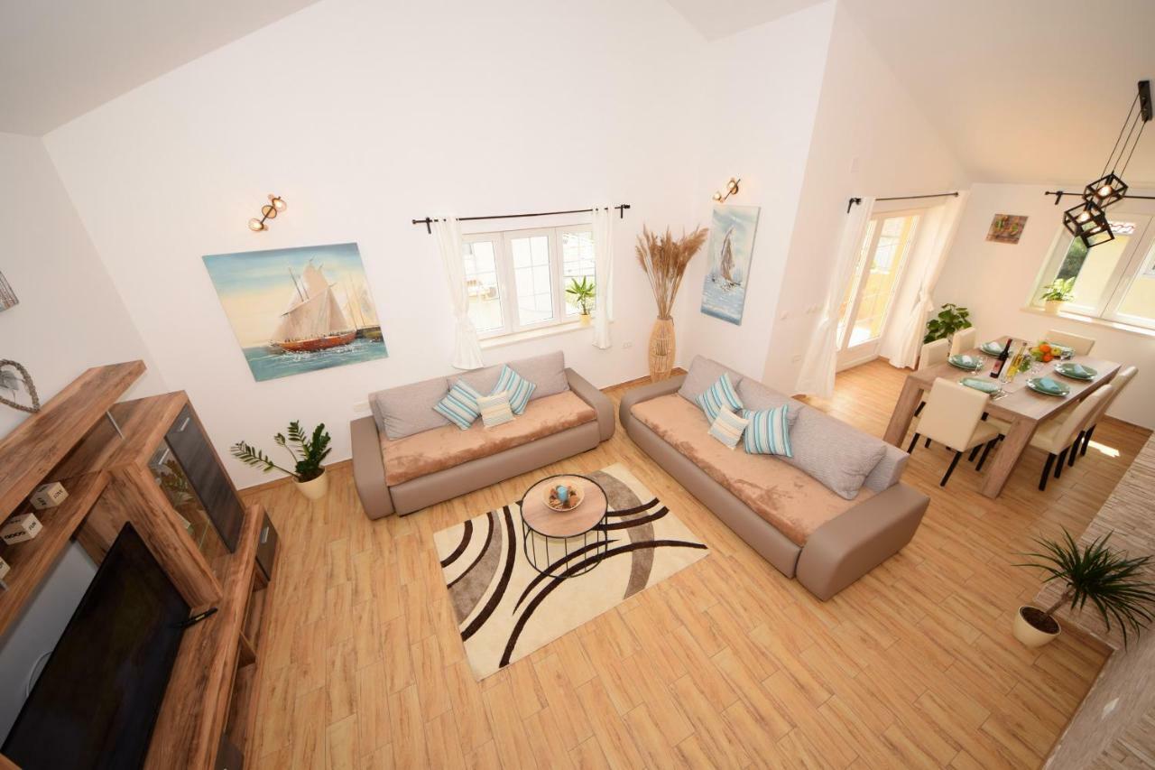 Luxury Penthouse With Jacuzzi In 오레비츠 외부 사진
